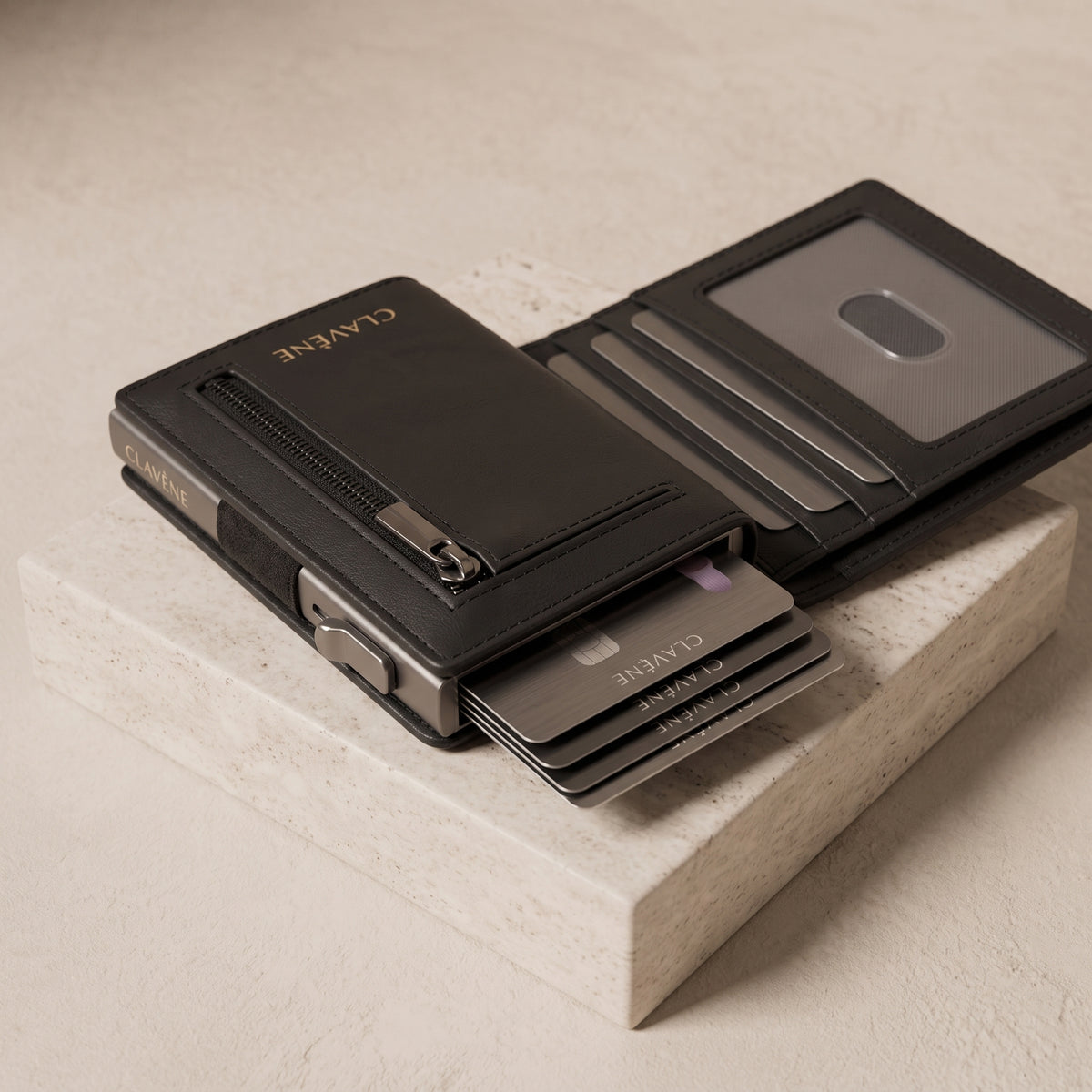 Clavène Wallet Pro 2 - vue ouverte avec cartes